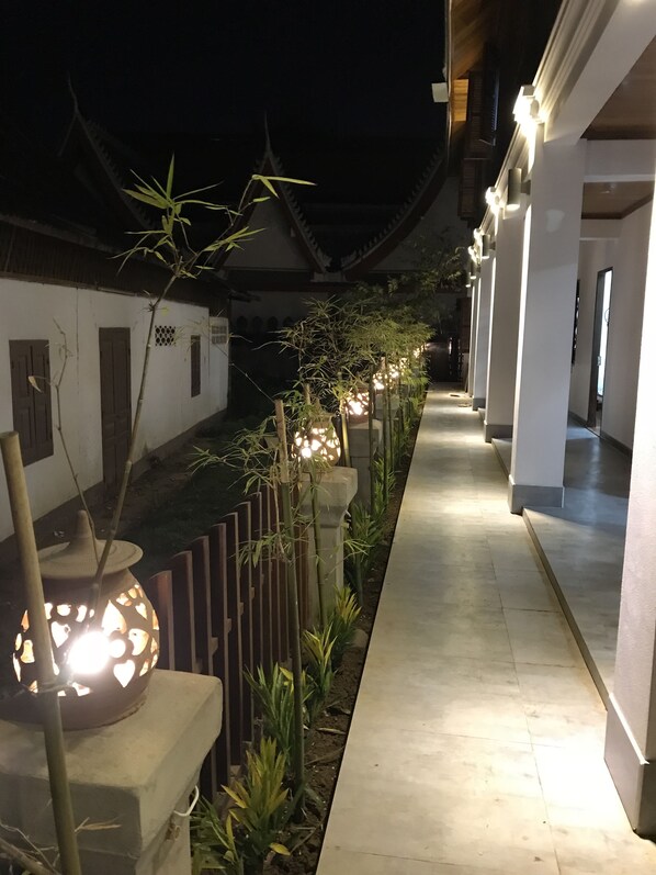 Balcony - Wisdom Mystery Hotel (Luang Prabang)