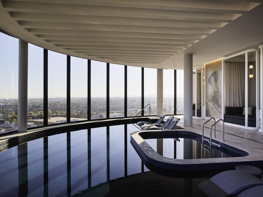 Rawatan badan, rawatan muka, 8 bilik rawatan, perkhidmatan urut