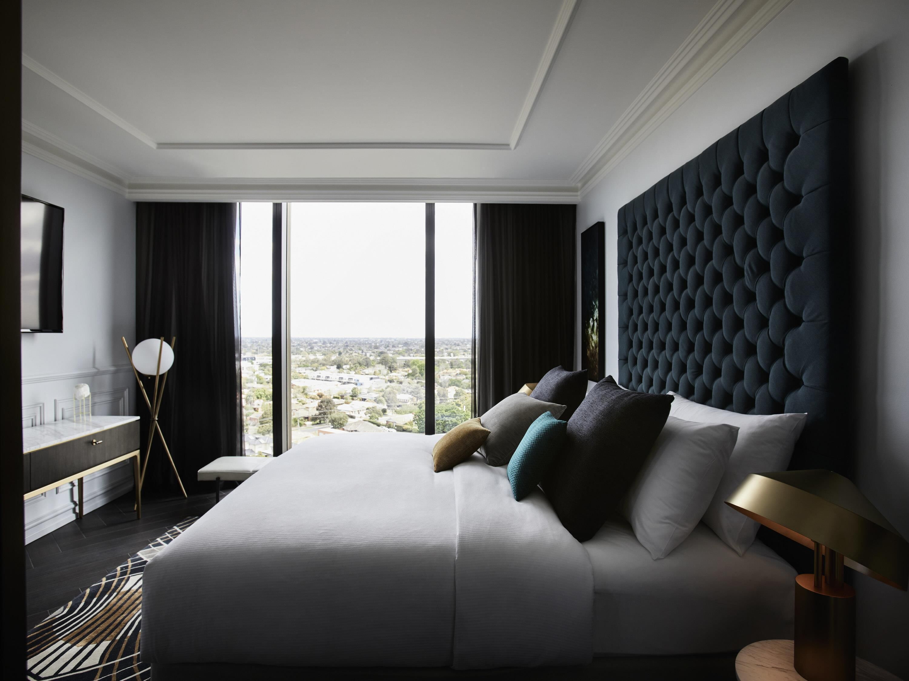 Penthouse (Des Créateurs) | Premium bedding, minibar, in-room safe, laptop workspace