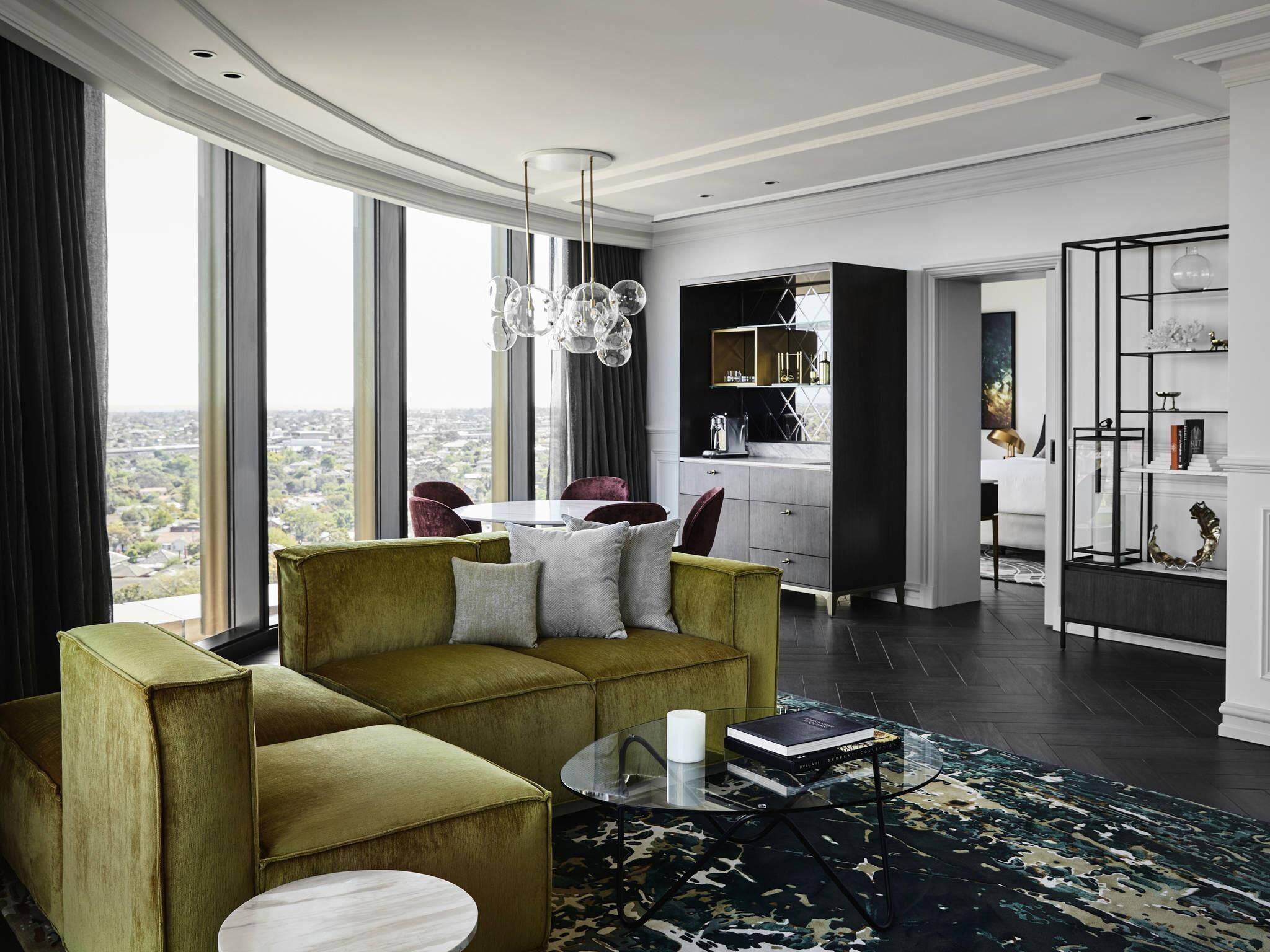 Penthouse (Des Créateurs) | Premium bedding, minibar, in-room safe, laptop workspace