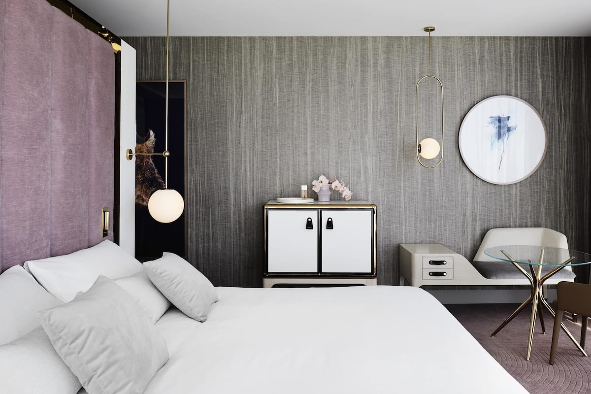 Deluxe Suite, 1 King Bed | 1 bedroom, premium bedding, minibar, in-room safe