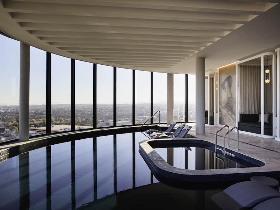 Body treatments, facials, 8 treatment rooms, massages