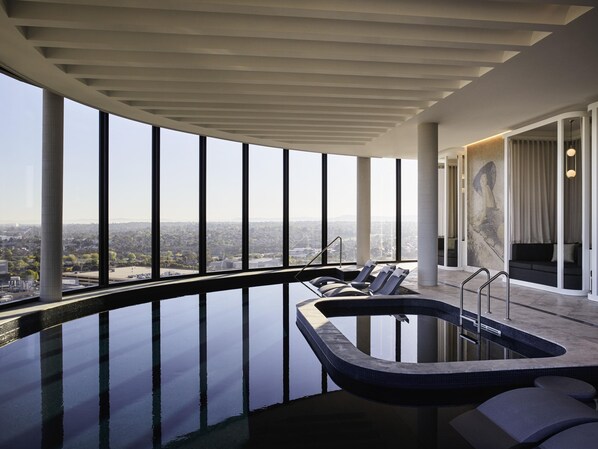 ボディ トリートメント、フェイシャル トリートメント、8  室のトリートメントルーム、マ�ッサージ