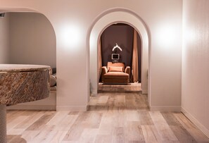 Body treatments, facials, 8 treatment rooms, massages