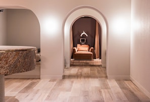 Body treatments, facials, 8 treatment rooms, massages