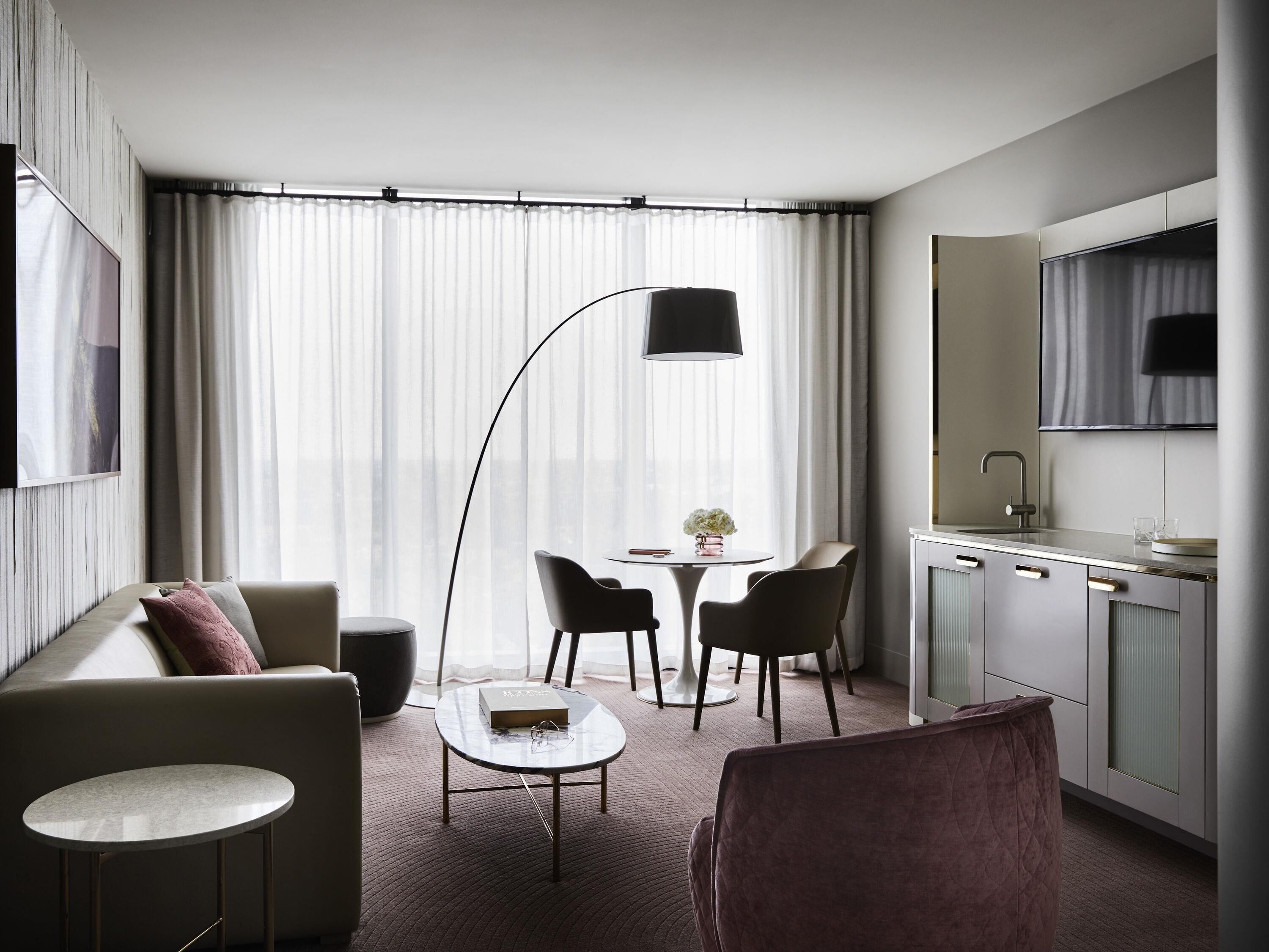 Deluxe Suite, 1 Bedroom | Premium bedding, minibar, in-room safe, laptop workspace