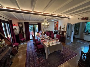 Tägliches inbegriffenes kontinentales Frühstück