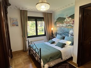 Cadaques | In-room safe, individually decorated, individually furnished, desk - Chambres d'hôtes & spa Mas Dels Esquirols (Saint-Andre)
