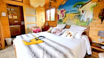 Le Racou | In-room safe, individually decorated, individually furnished, desk