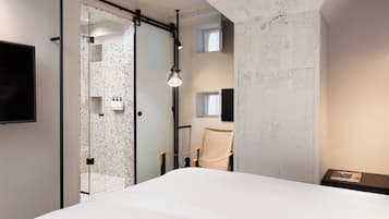 Mobiliario individual, escritorio, tabla de planchar con plancha