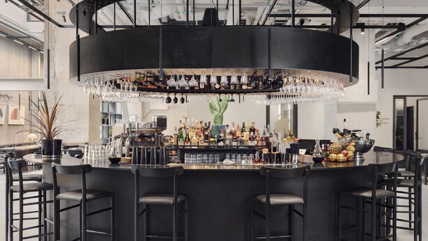 Bar (trong khuôn viên)