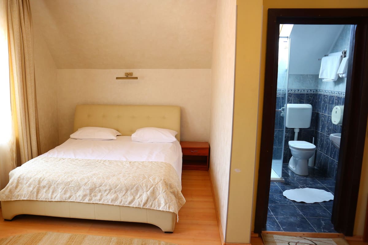 Standard Single Room | Premium bedding, desk, iron/ironing board, free WiFi