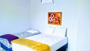 Minibar, cortinas opacas, tabla de planchar con plancha y wifi gratis