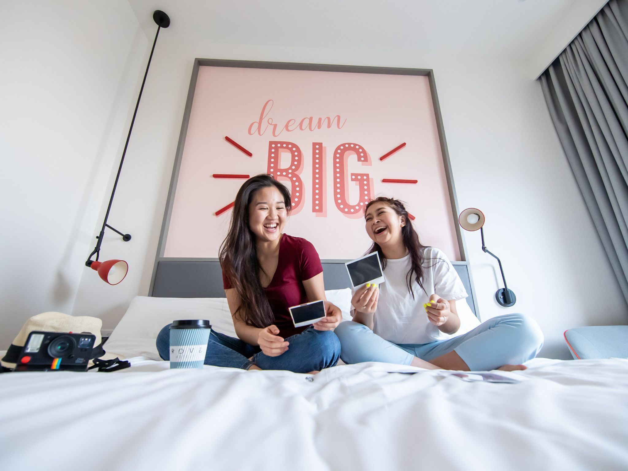 Family Interconnecting Rover Room Inclusive of Dubai Parks & Resorts Tickets | Cassaforte in camera, una scrivania, tende oscuranti, insonorizzazione