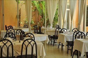 Free daily buffet breakfast - Hôtel Narcis - Adults Only (Nabeul)