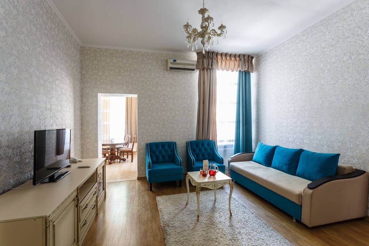 Standard Apartment | Peti besi dalam bilik, langsir/tirai gelap terus, kalis bunyi