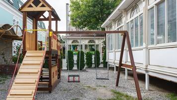 Children’s play area – outdoor