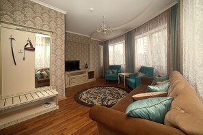 In-room safe, blackout curtains, soundproofing, iron/ironing board - Kras Hotel Resort Spa (Yessentuki)