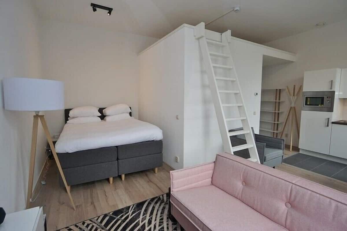 Minibar, Zimmersafe, individuell dekoriert, individuell eingerichtet