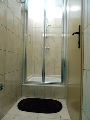 Chambre (Sfinga) | Salle de bain | Douche