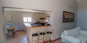 House, 3 Bedrooms, Non Smoking | Private kitchen | Fridge, microwave, oven, stovetop - UniqueStay Greenways House (Cape Town)
