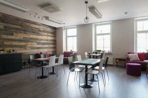Flat-screen TV, foosball, table tennis, books - Hotelli Rakuuna (Lappeenranta)