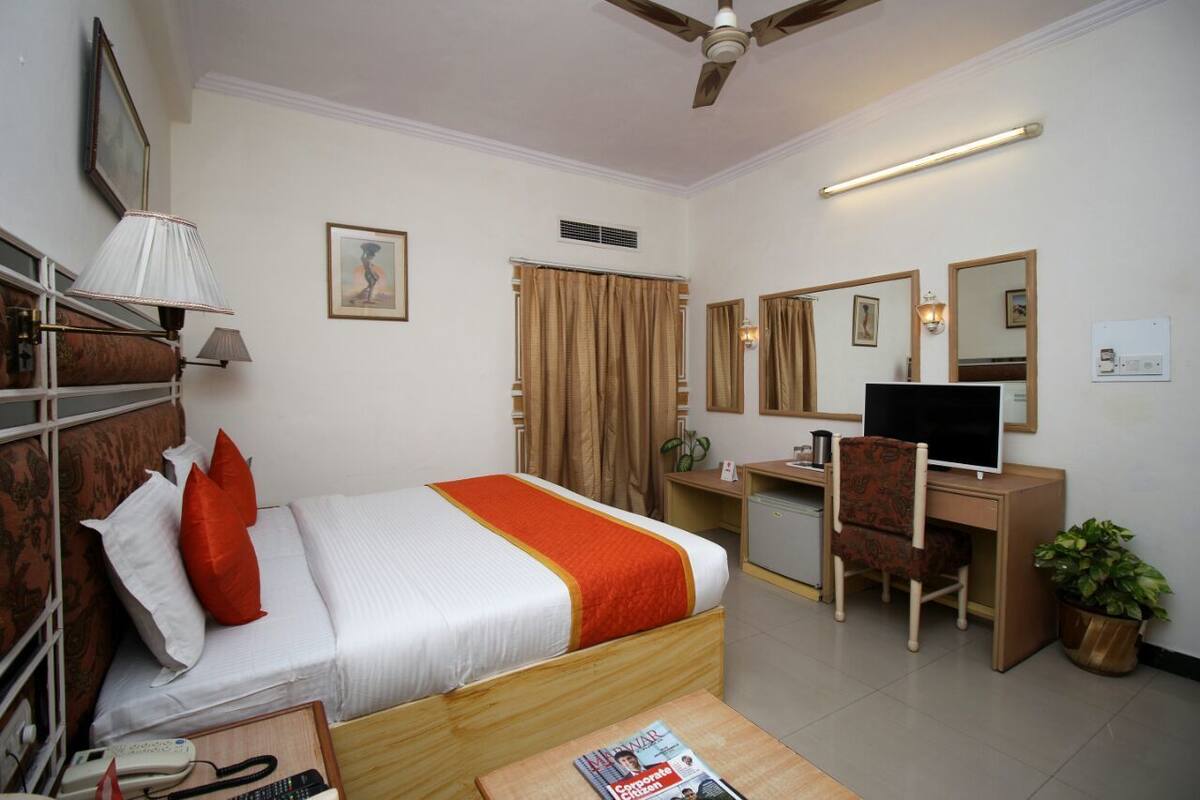 1 bedroom, in-room safe, desk, rollaway beds (surcharge)