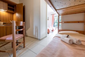 Habitacions insonoritzades, planxa i posts de planxar i wifi gratuïta