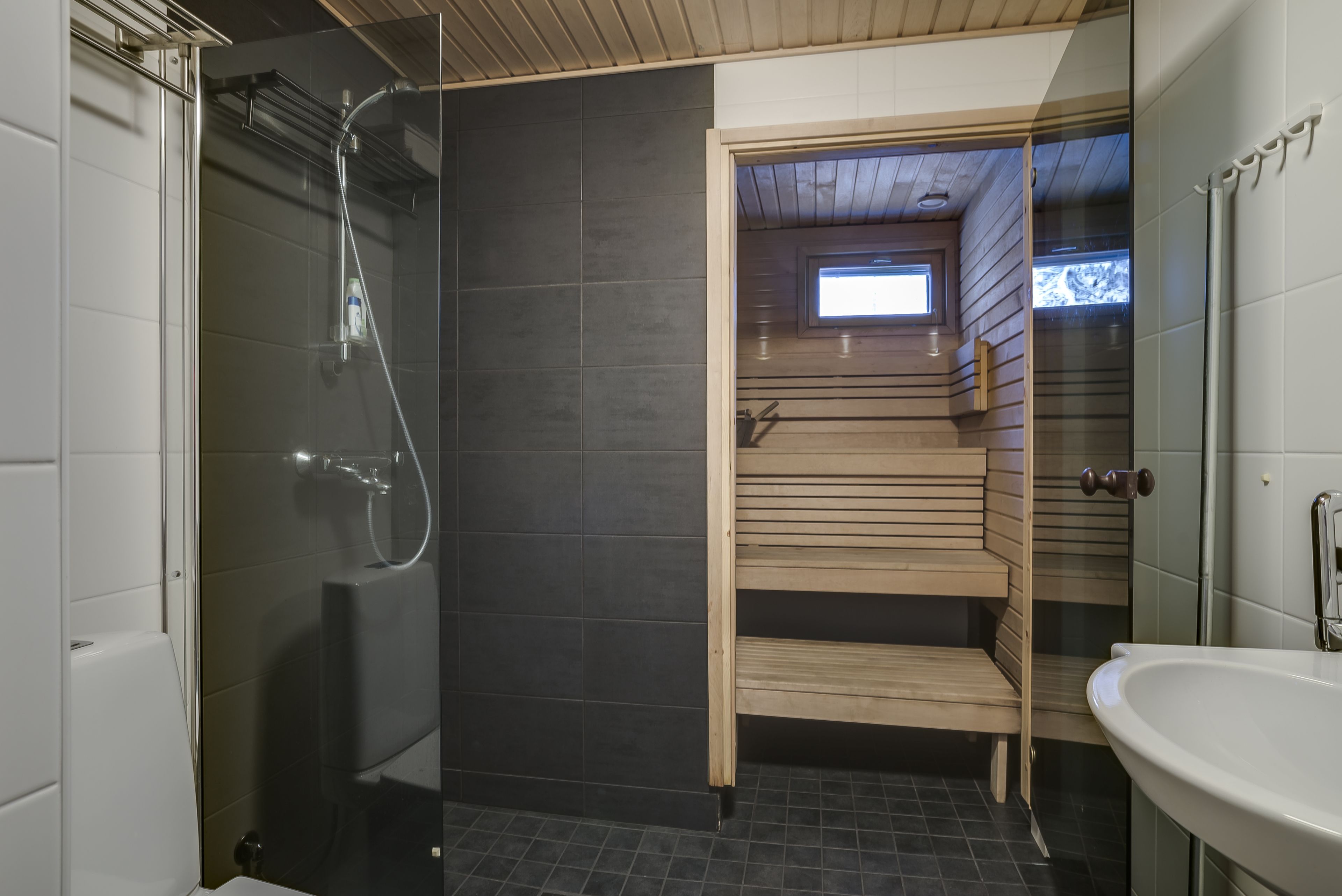 Apartment, 2 Bedrooms | Bathroom | Shower, hydromassage showerhead, hair dryer, bidet