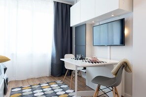 Superior Studio | Living area | Flat-screen TV - WE Apartments (Warsaw)