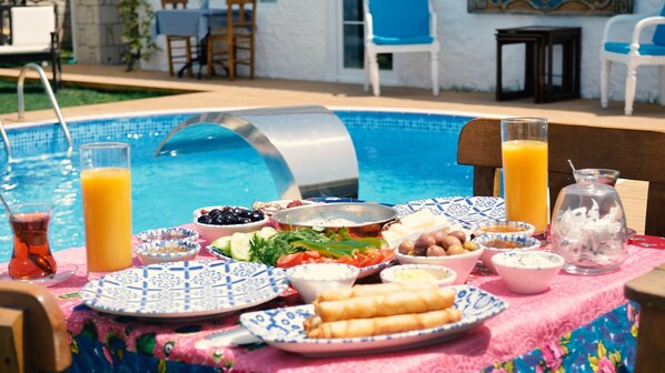 Frühstück, Mittagessen und Abendessen