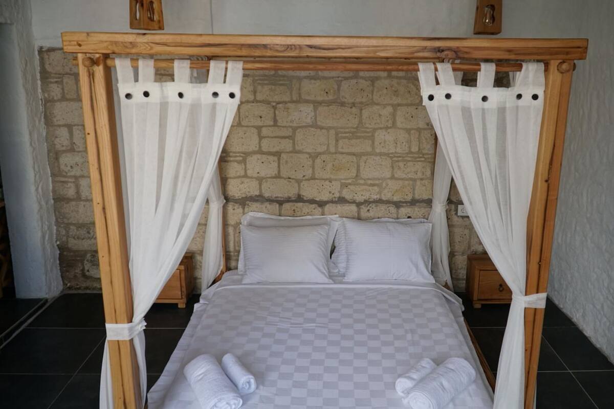 Superior Room, Pool View | 1 bedroom, minibar, in-room safe, iron/ironing board