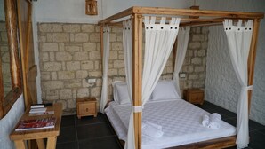 Unclassified image, 4 of 73, button - No 26 Alacati (Cesme)