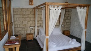 Superior-Zimmer, Poolblick | 1 Schlafzimmer, Minibar, Zimmersafe, Bügeleisen/Bügelbrett