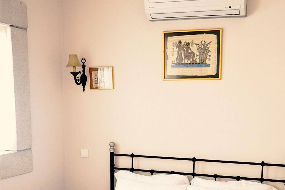 Superior Room, 1 Queen Bed | 1 bedroom, minibar, in-room safe, iron/ironing board