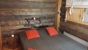 Apartment, 2Â Schlafzimmer, Sauna | Wohnbereich | 42-Zoll-Smart-TV mit Digitalempfang, Kamin, FuĂbodenheizung