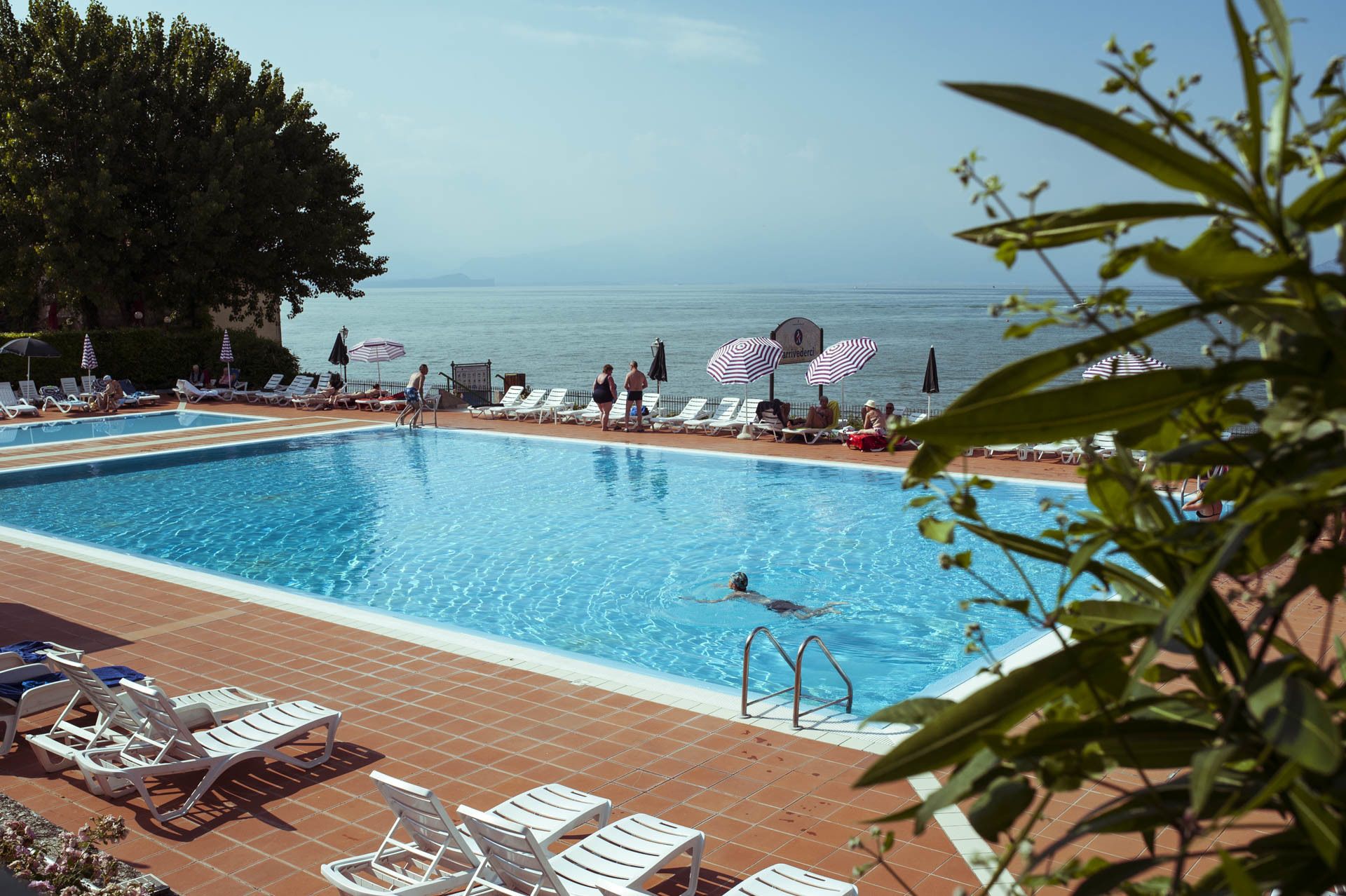 Piscine extérieure (ouverte en saison), parasols de plage