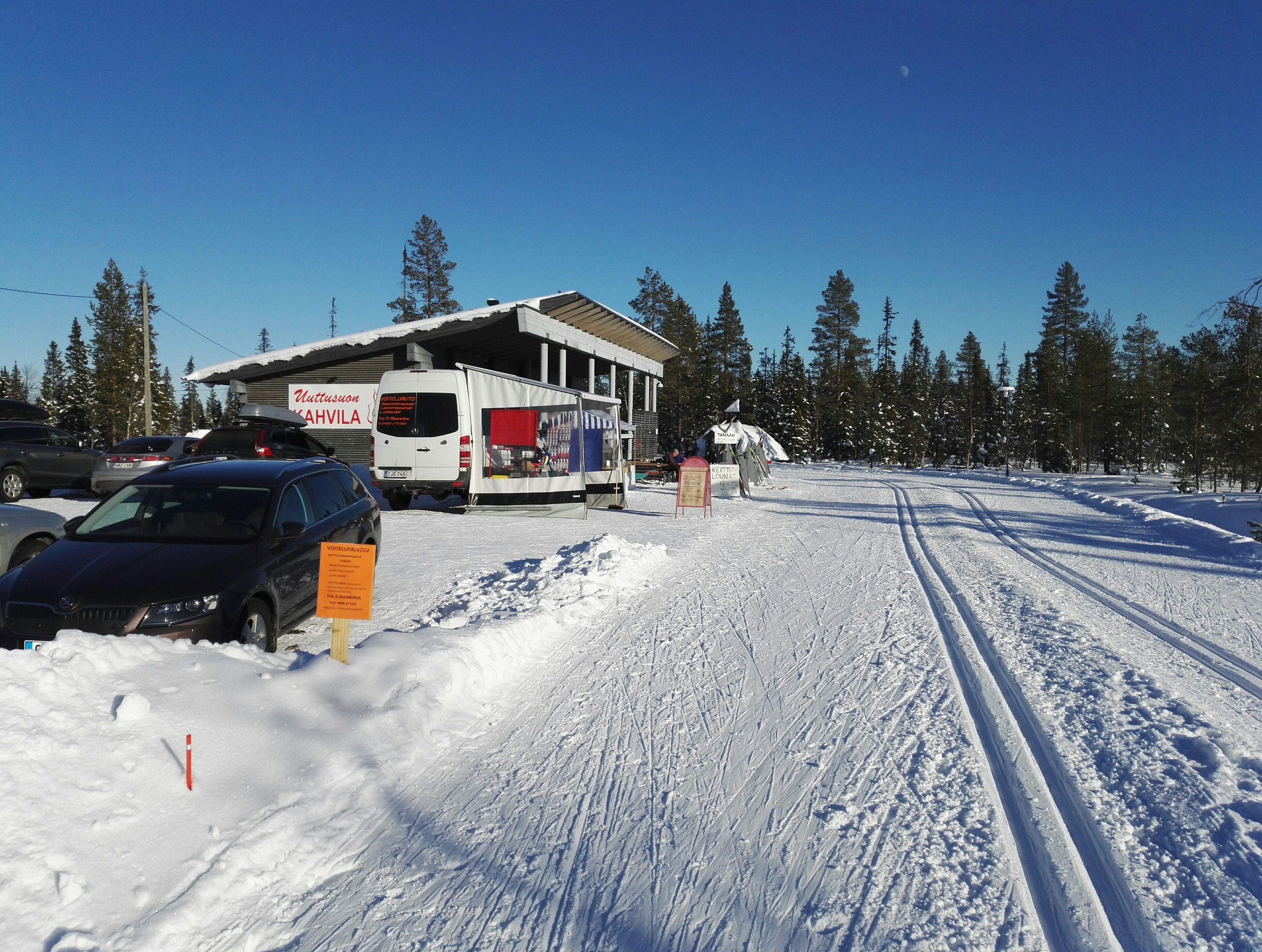 A snow-covered road with a building labeled "Kettuson" and a sign for "Votumpalvlei."
