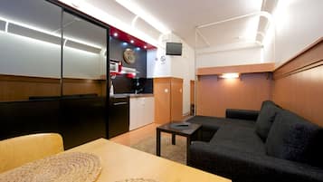 Studio Klasik, Bebas Asap Rokok, pemandangan halaman (B09) | Interior