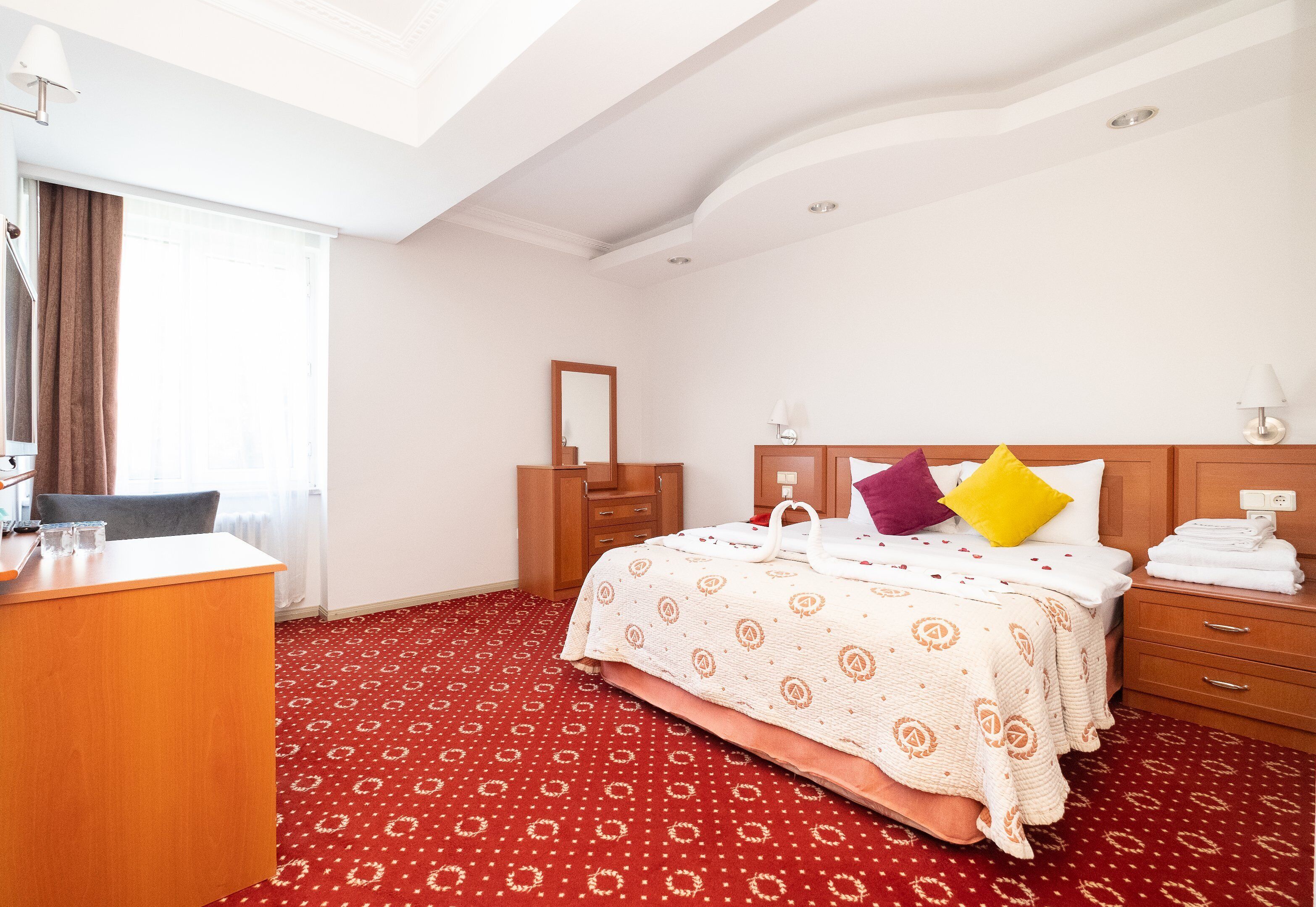 Premium bedding, in-room safe, rollaway beds, WiFi