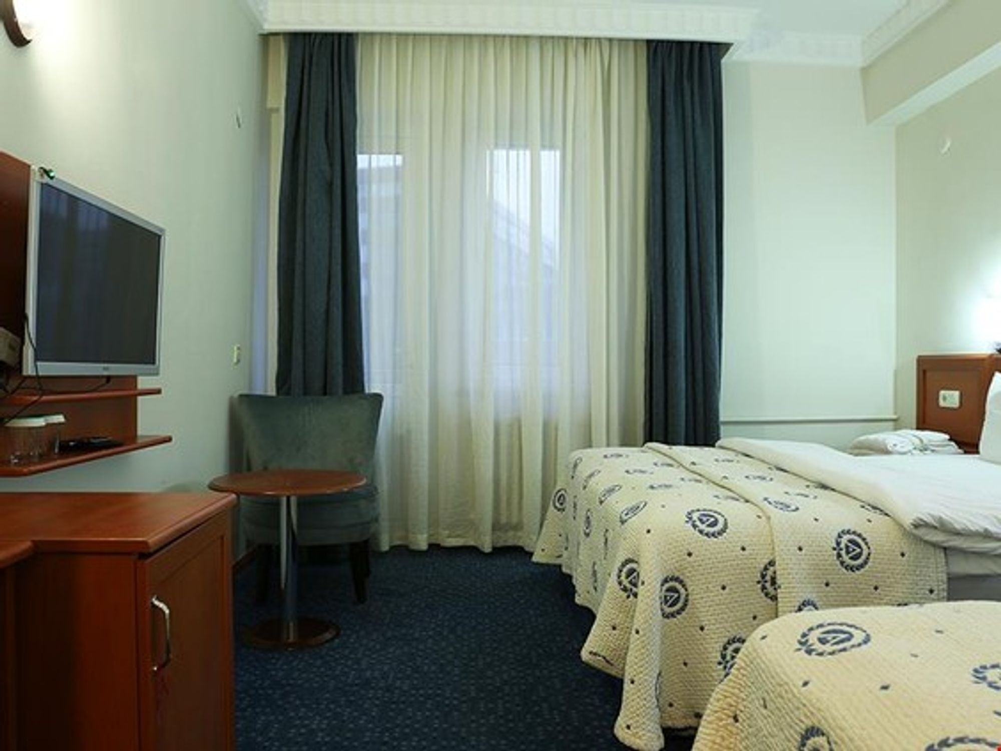 Premium bedding, in-room safe, rollaway beds, WiFi
