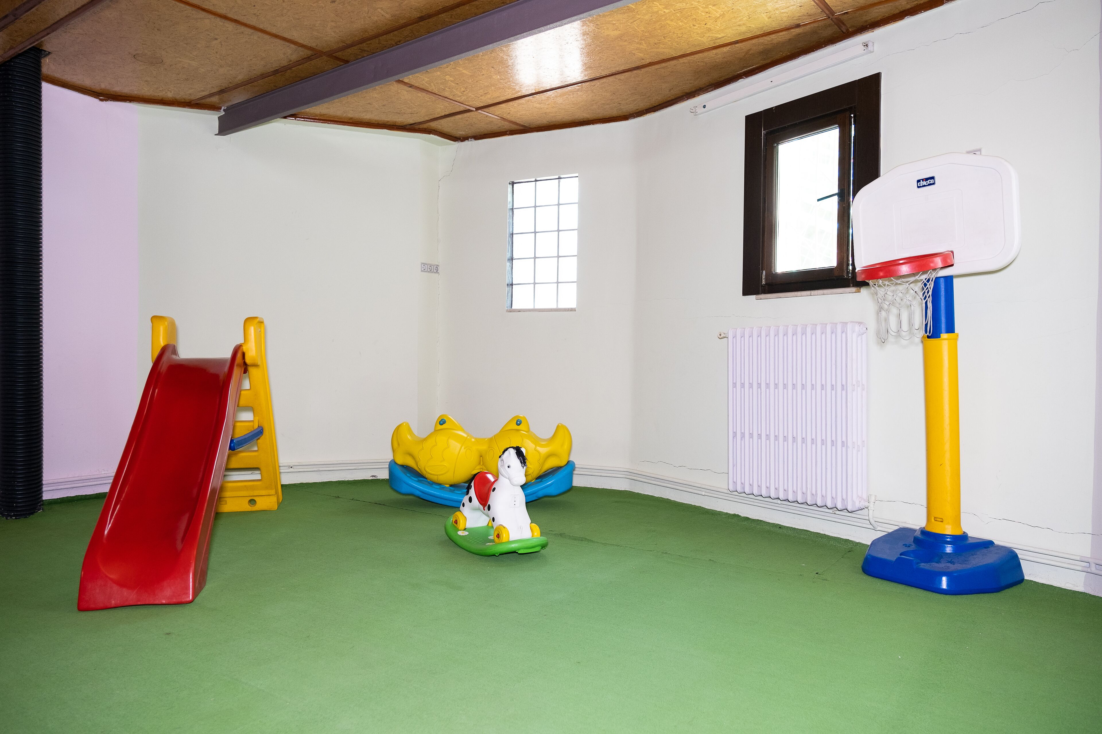 Zona de juegos infantil cubierta