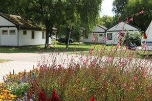 Exterior - Balatontourist Füred Kemping&Üdülőfalu (Balatonfured)