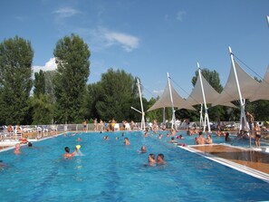 Alberca al aire libre por temporada 