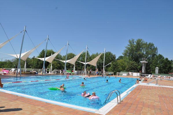 Seasonal outdoor pool