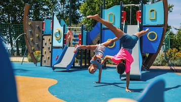 Children’s play area – outdoor