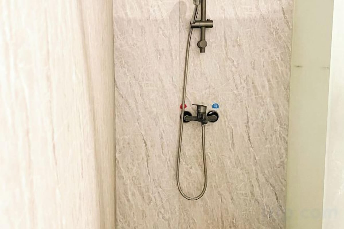 Bathroom | Shower, free toiletries, hair dryer, slippers