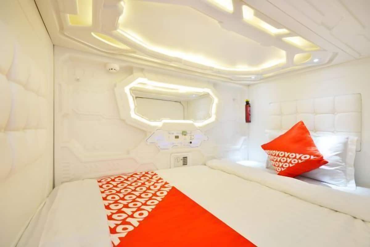 Blackout curtains, free WiFi