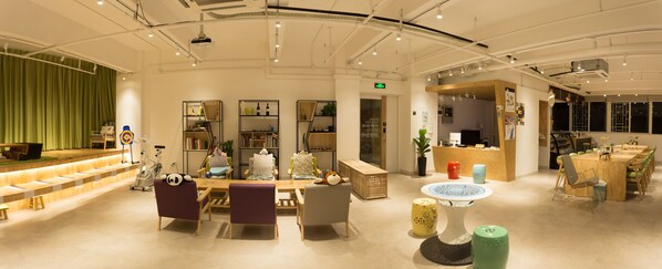 Lobby sitting area - Phoenix Egg Youth Hostel (Zhuhai)