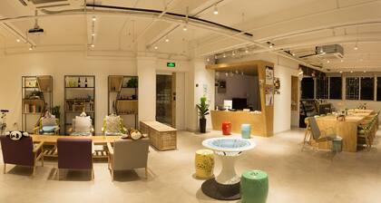 Phoenix Egg Youth Hostel